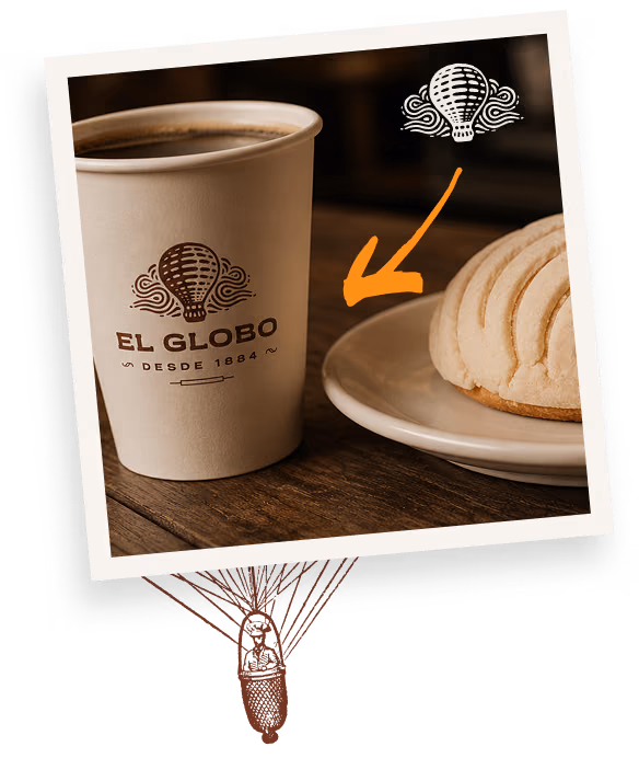 Café de El Globo junto a una concha